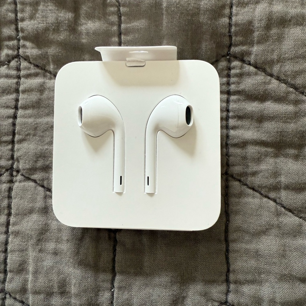 Apple Lightning Earbuds